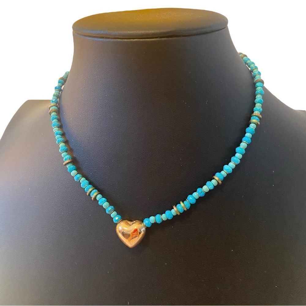 Gorgeous Rough Cut Turquoise Beaded Goldtone Heart Choker. - Picture 3 of 6